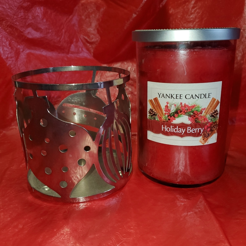 🎅 Yankee Candle 'Holiday Berry' w/Ornament Holder